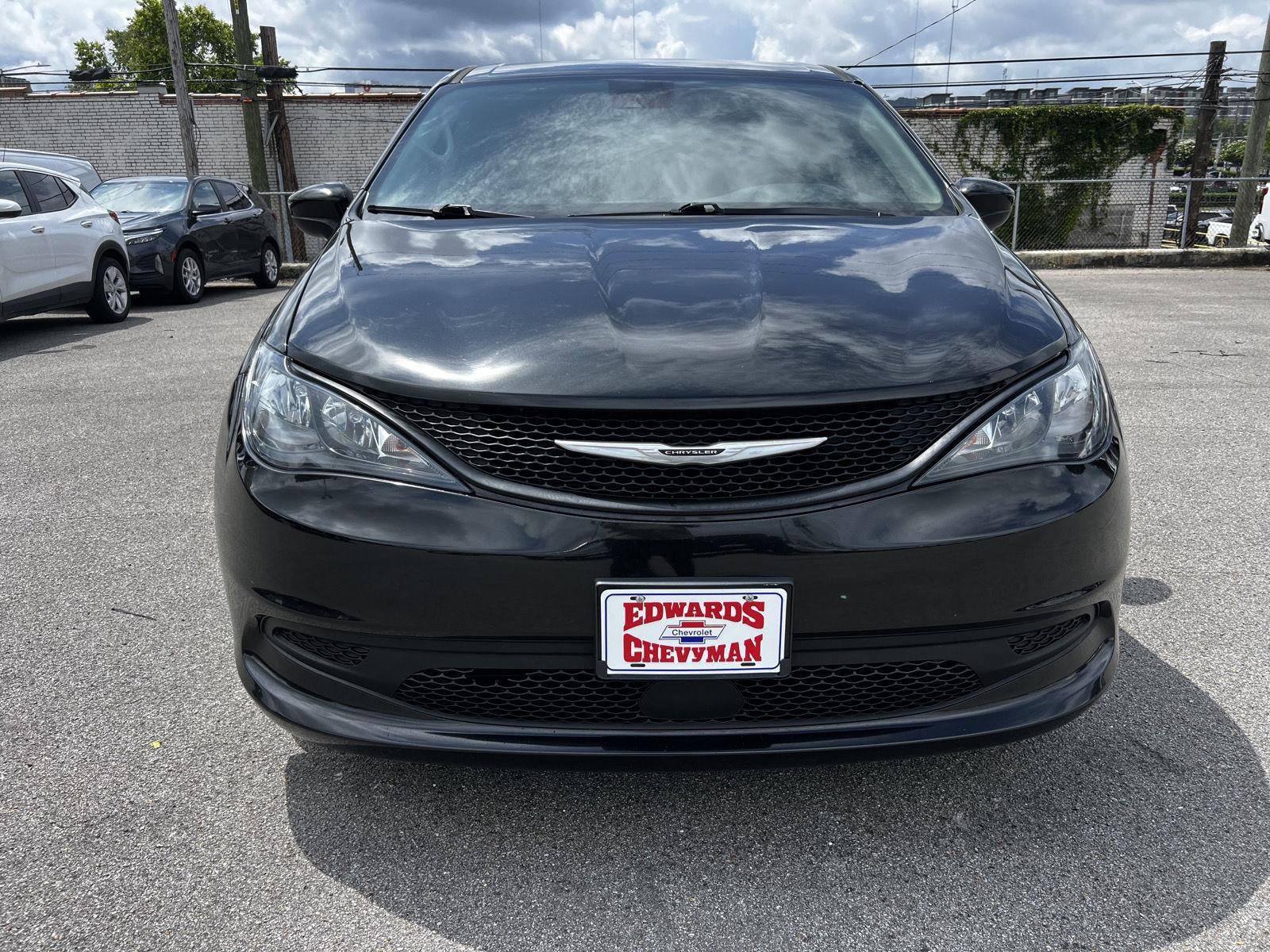 2023 Chrysler Voyager LX