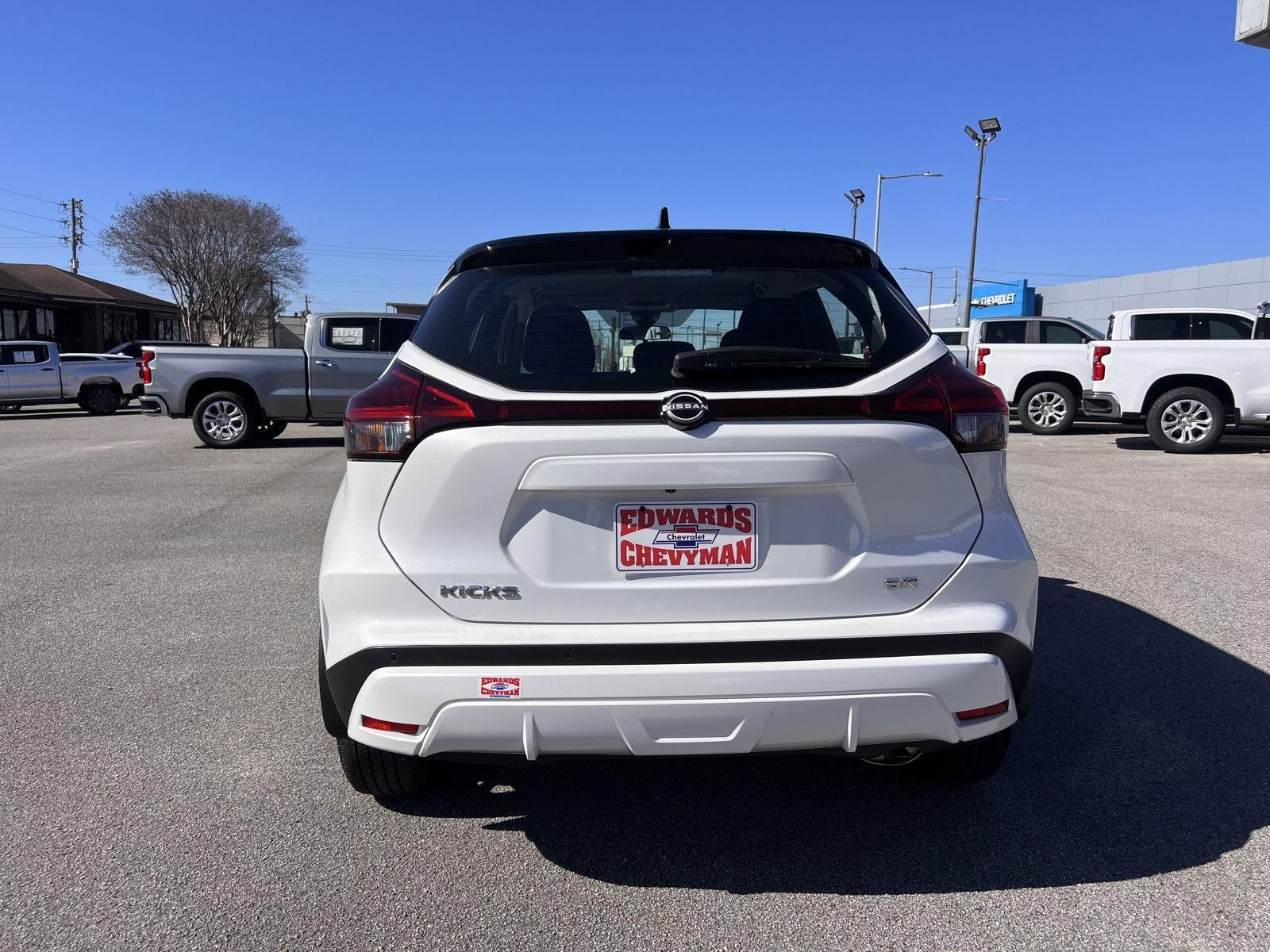 2023 Nissan Kicks SR