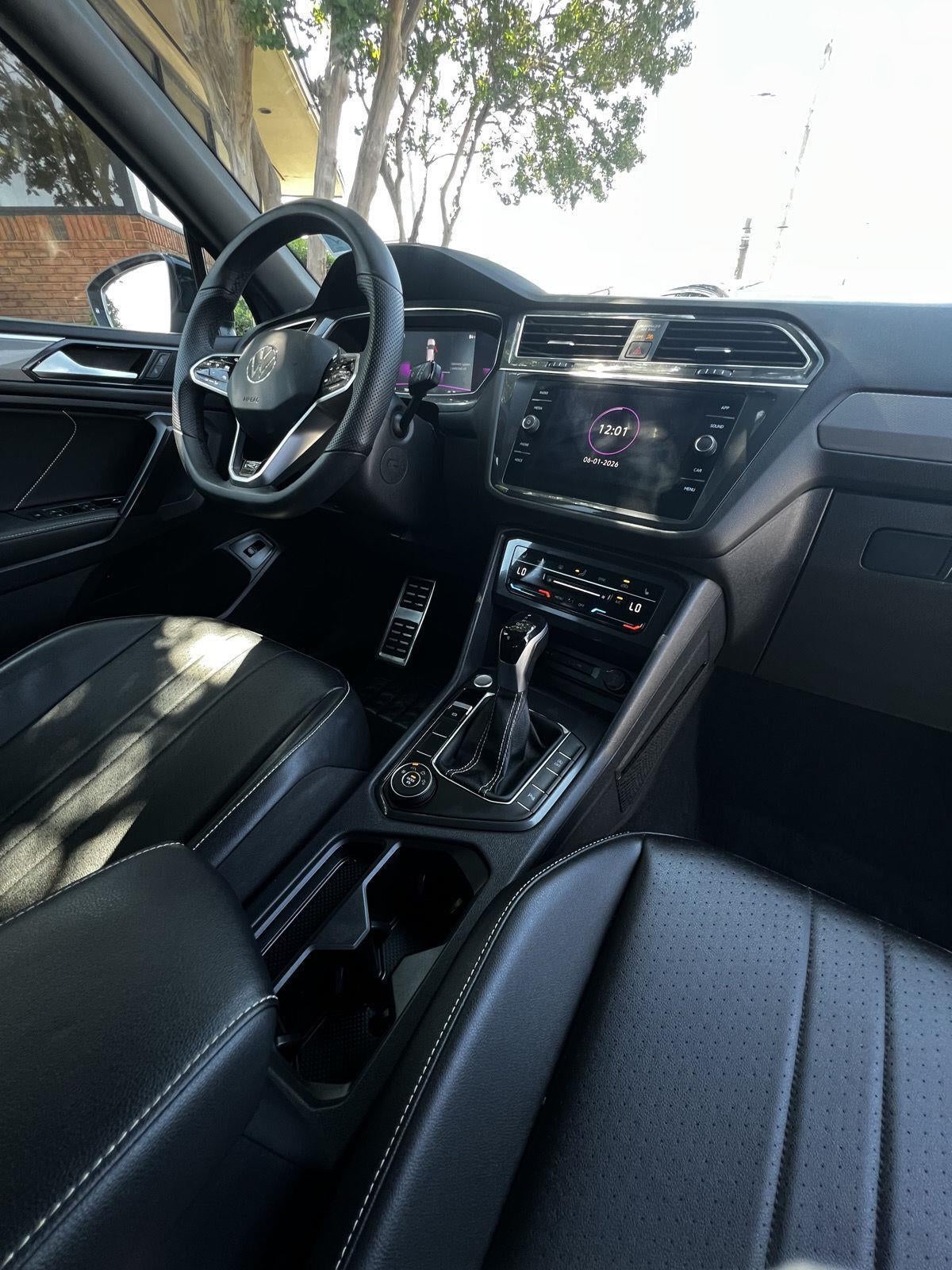 2022 Volkswagen Tiguan SE R-Line Black