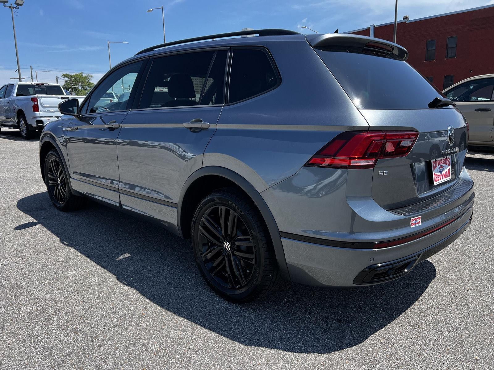 2022 Volkswagen Tiguan SE R-Line Black