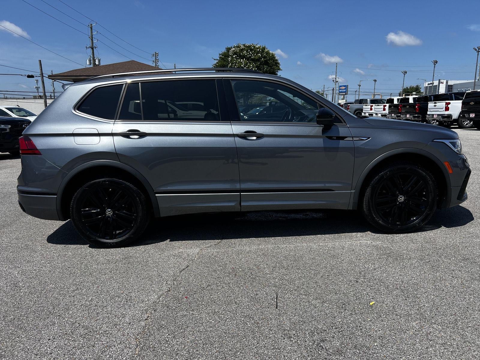 2022 Volkswagen Tiguan SE R-Line Black