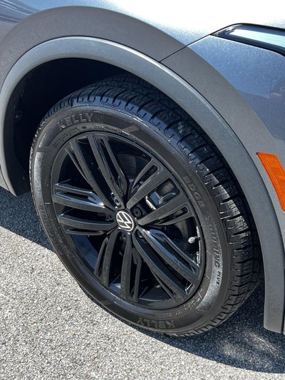 2022 Volkswagen Tiguan SE R-Line Black