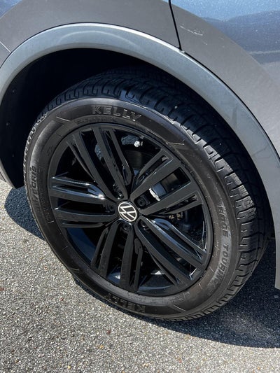 2022 Volkswagen Tiguan SE R-Line Black