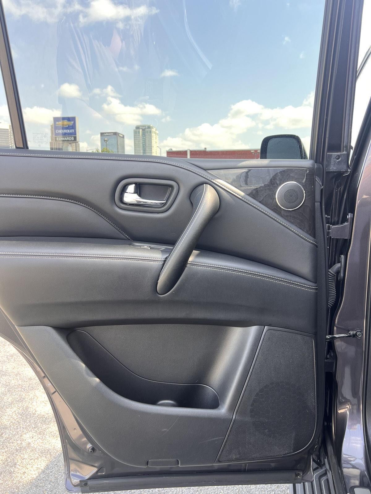 2024 INFINITI QX80 LUXE