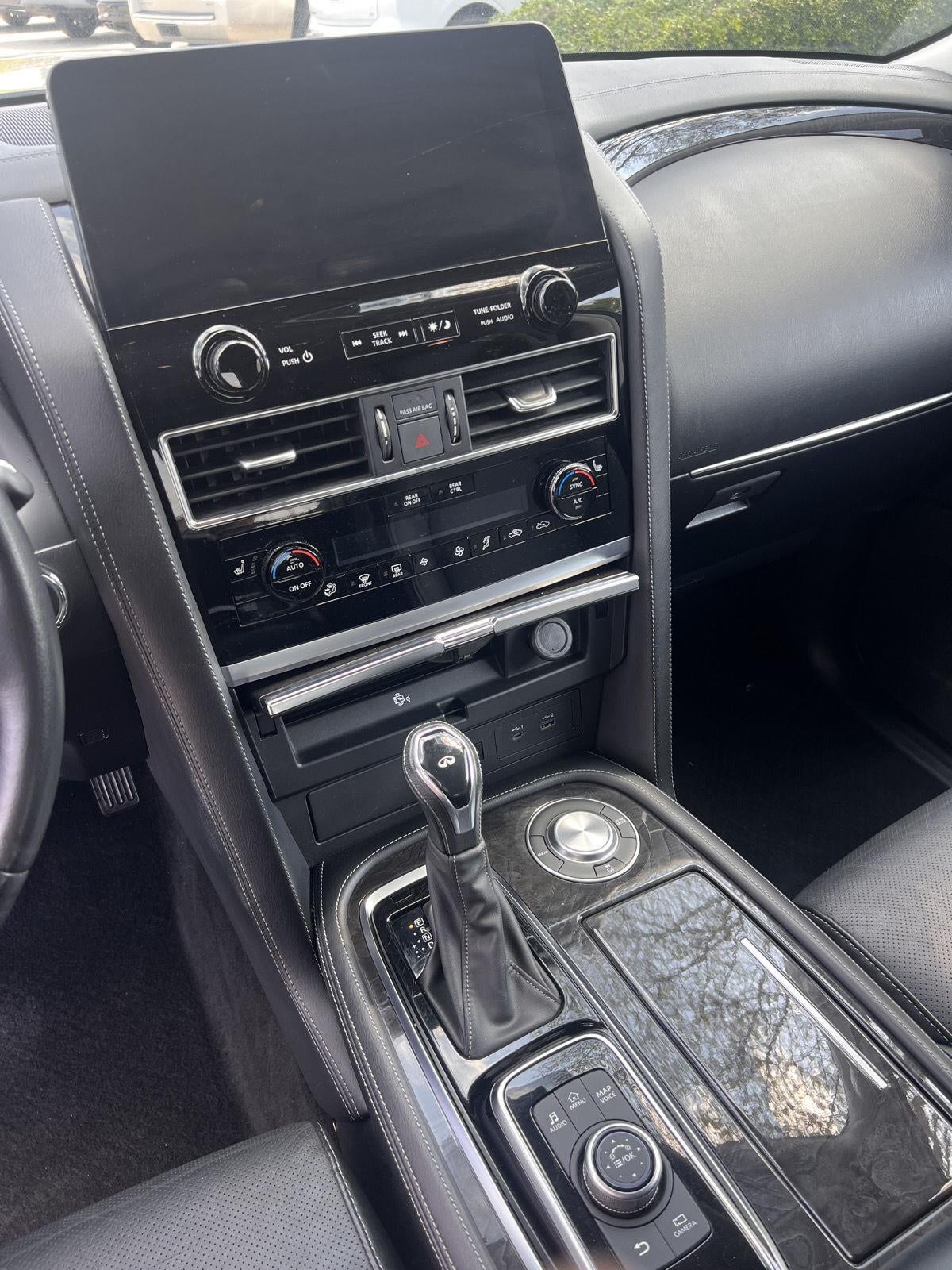 2024 INFINITI QX80 LUXE