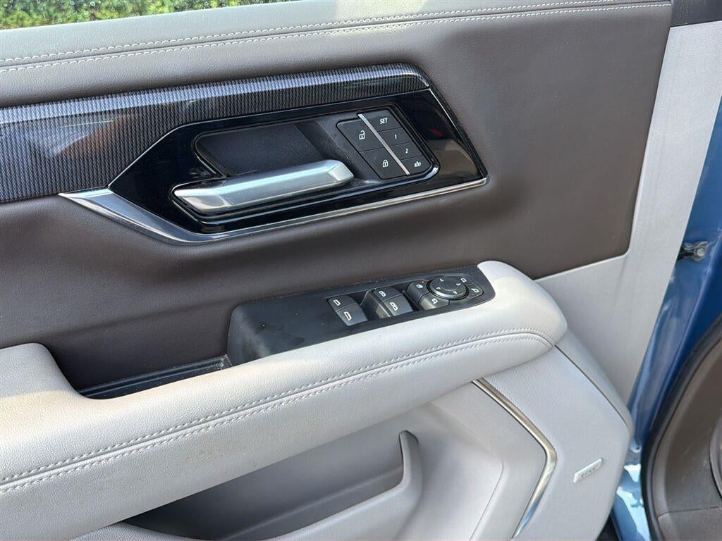 2025 GMC Yukon Elevation