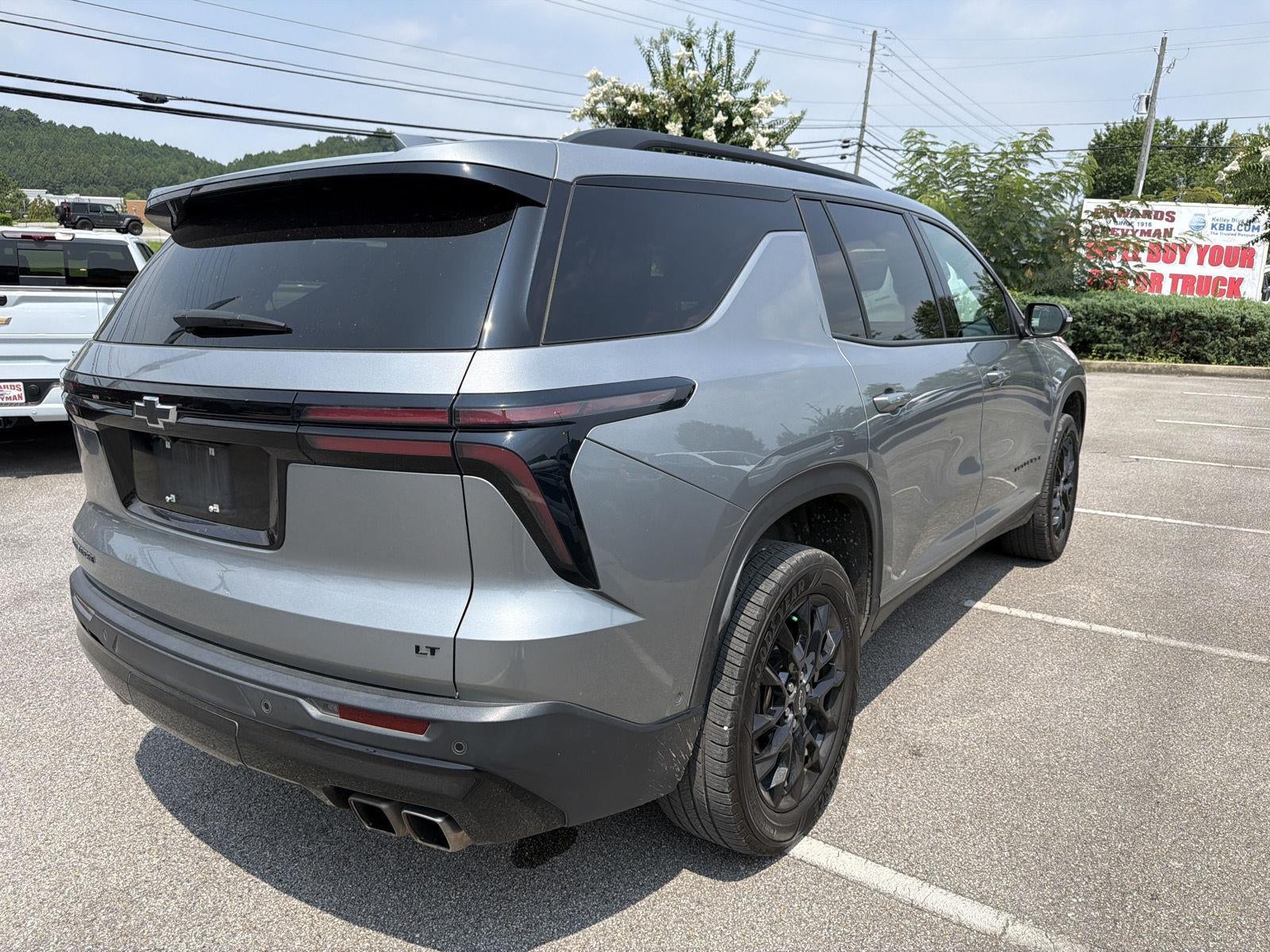 2024 Chevrolet Traverse LT