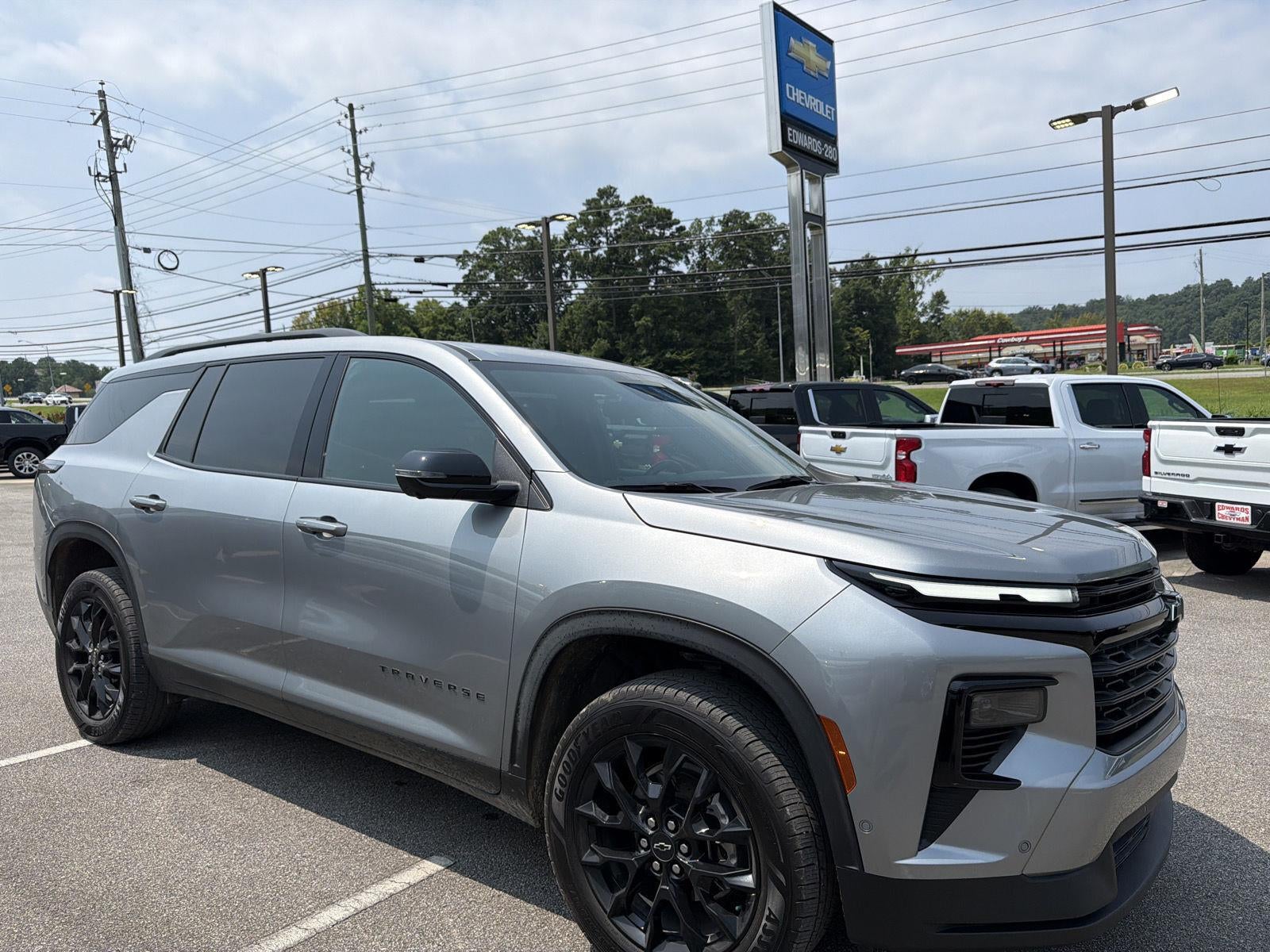 2024 Chevrolet Traverse LT