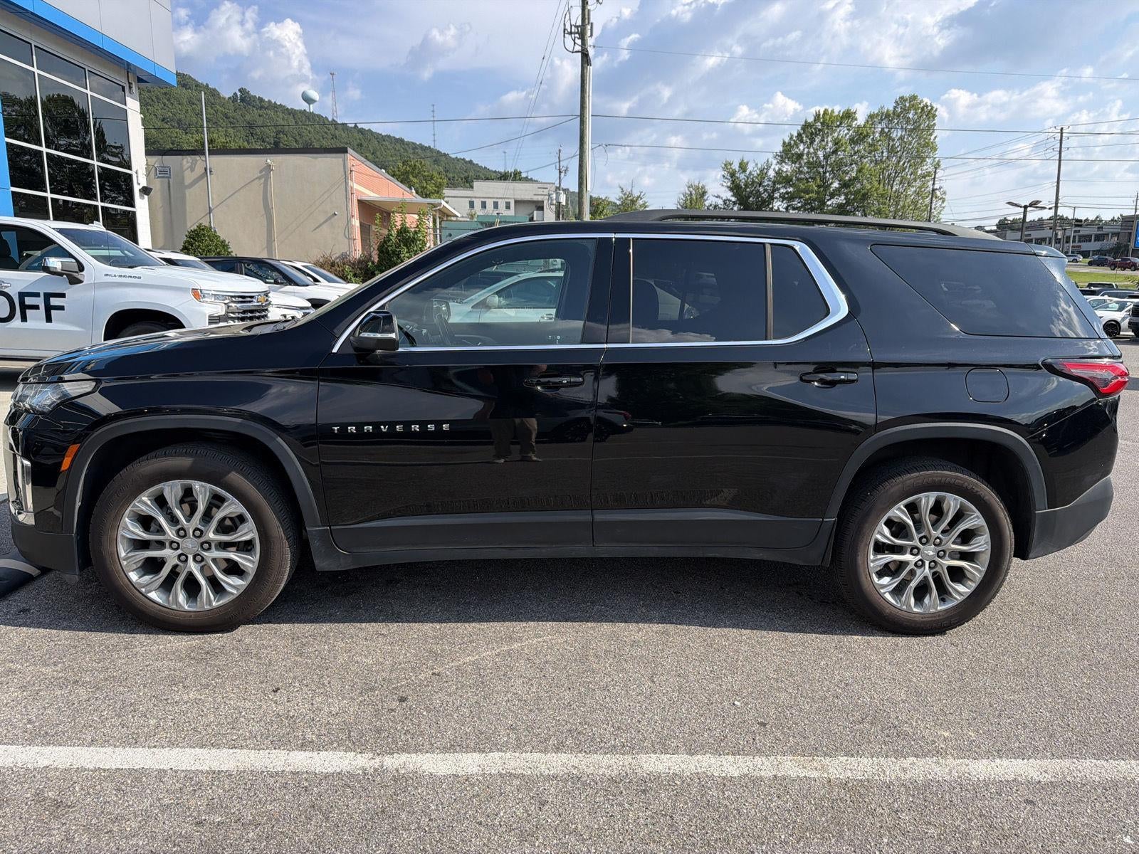 2022 Chevrolet Traverse LT Cloth