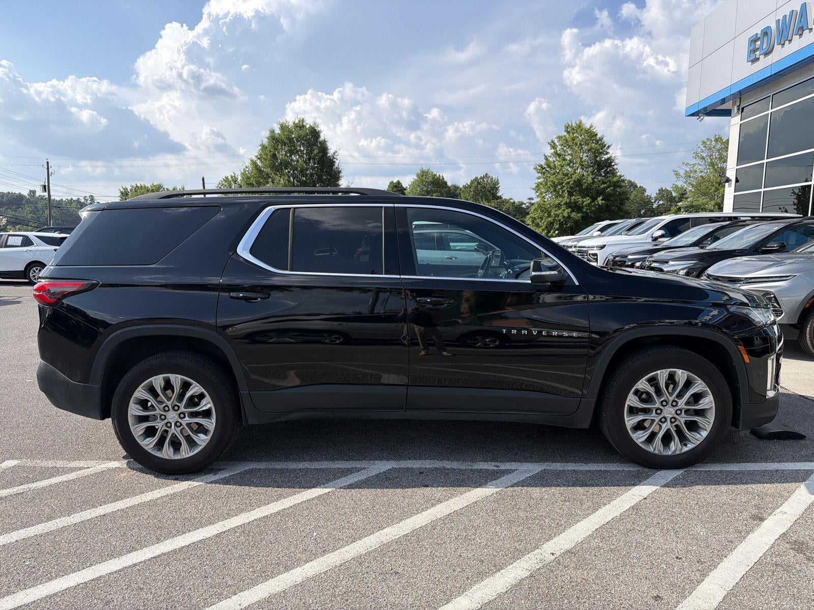 2022 Chevrolet Traverse LT Cloth
