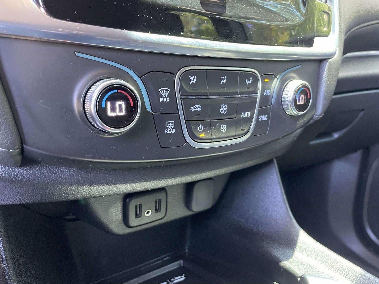 2022 Chevrolet Traverse LT Cloth