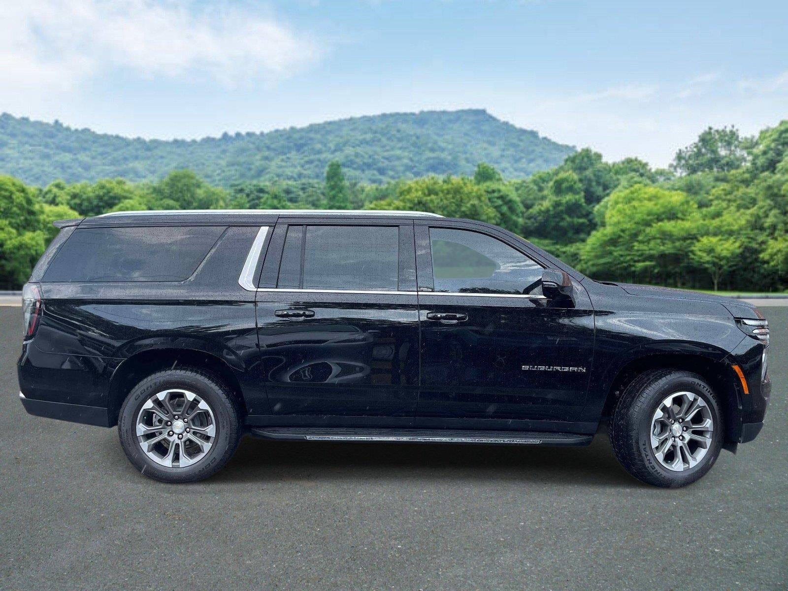 2025 Chevrolet Suburban LT