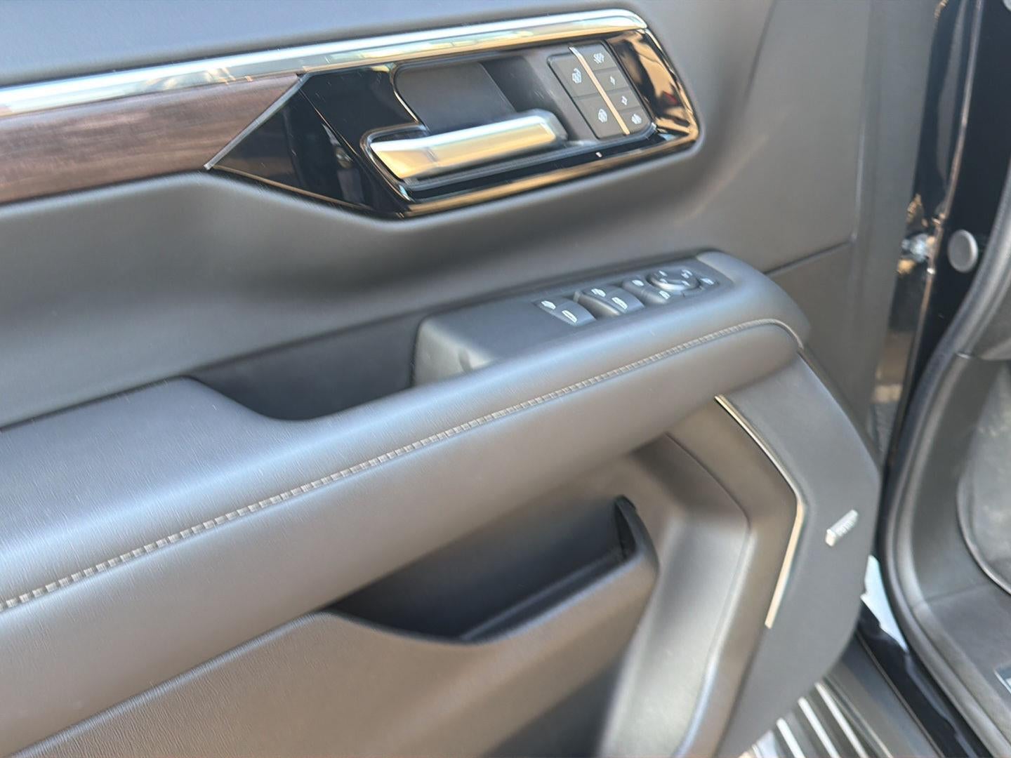 2025 Chevrolet Suburban LT