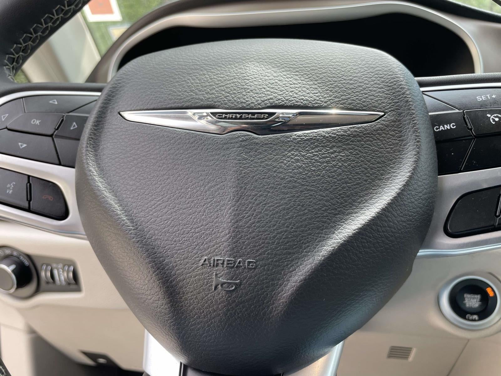 2023 Chrysler Voyager LX