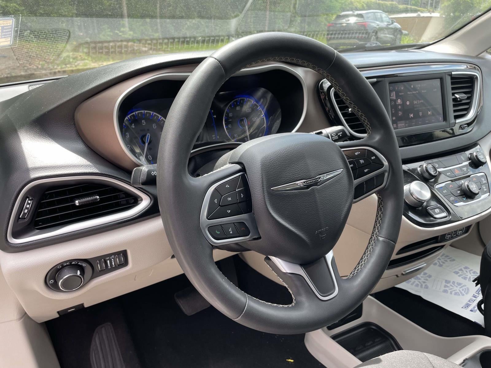 2023 Chrysler Voyager LX