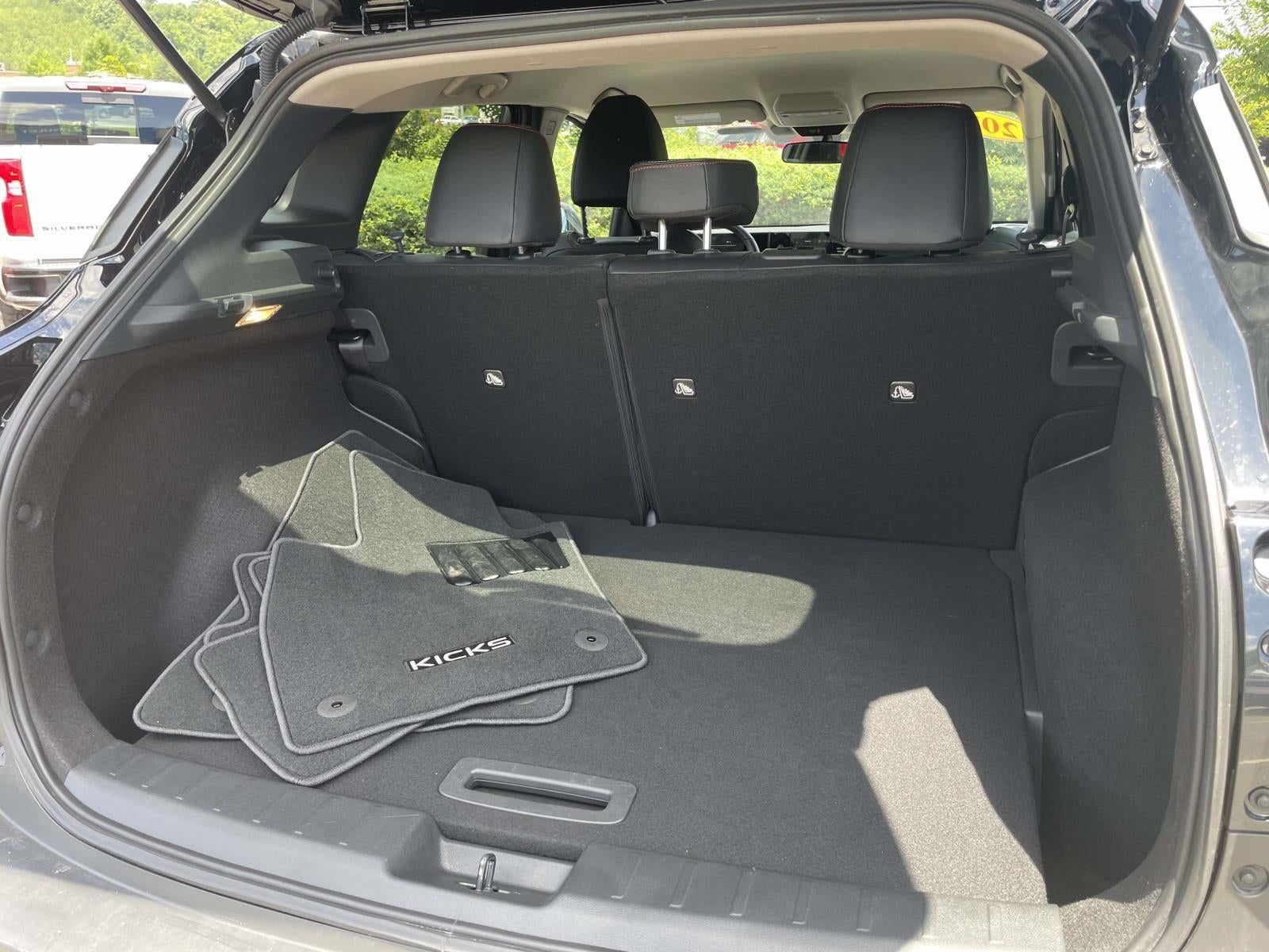 2025 Nissan Kicks SR