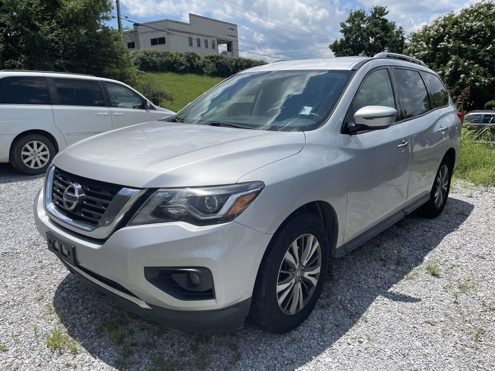 2020 Nissan Pathfinder SV