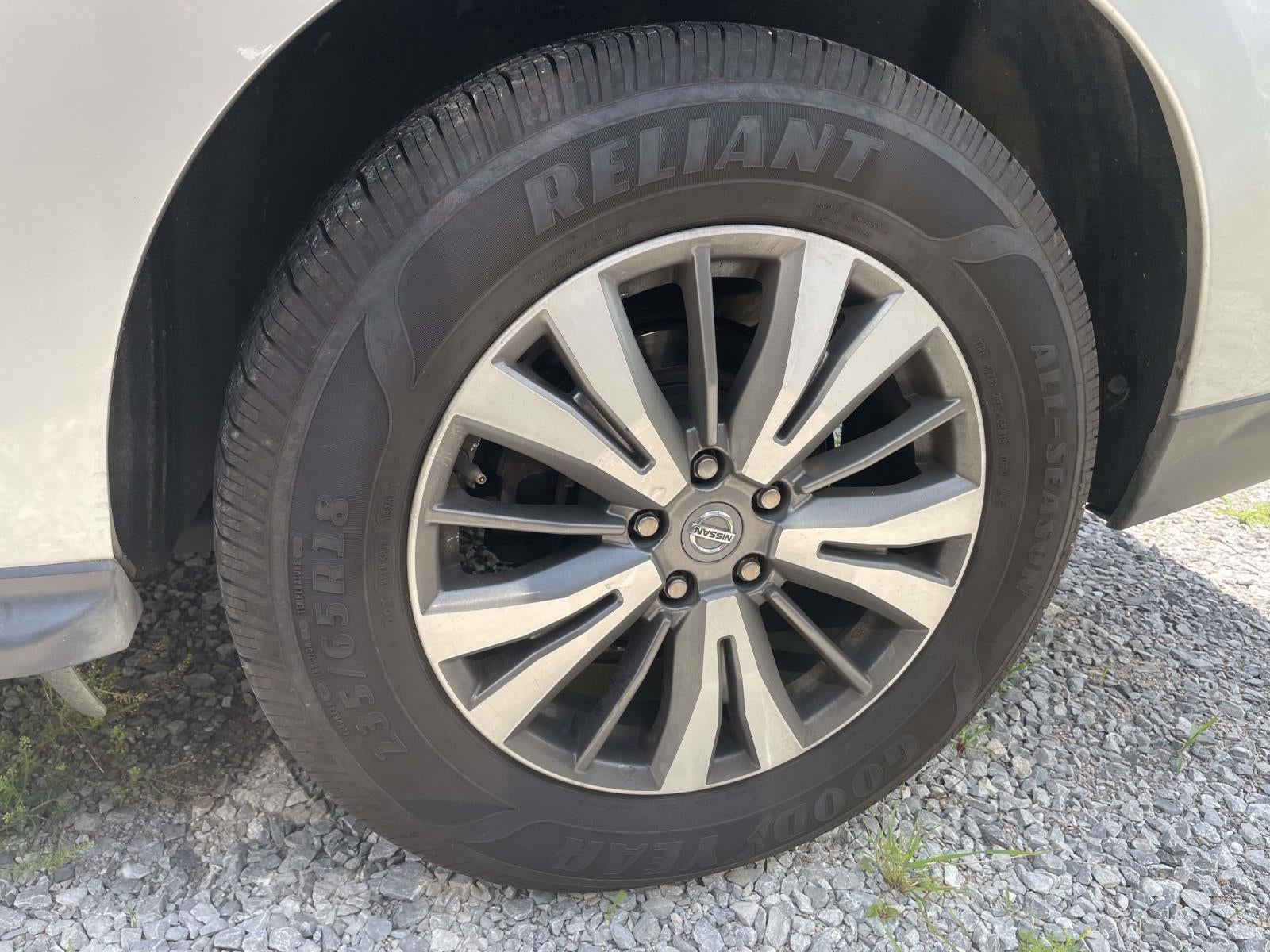 2020 Nissan Pathfinder SV