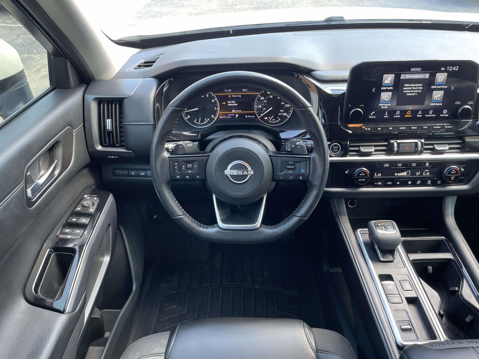 2022 Nissan Pathfinder SL