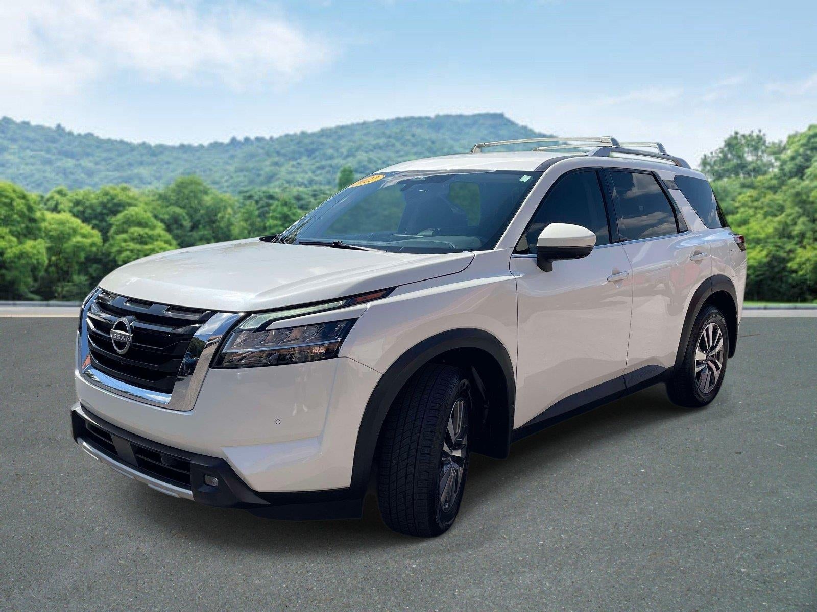 2022 Nissan Pathfinder SL