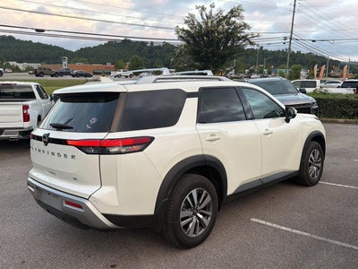 2022 Nissan Pathfinder SL