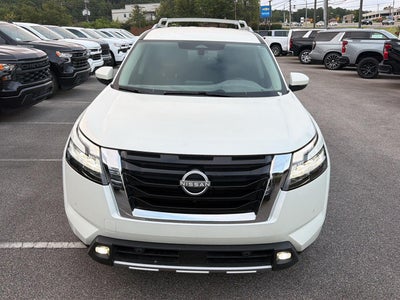 2022 Nissan Pathfinder SL