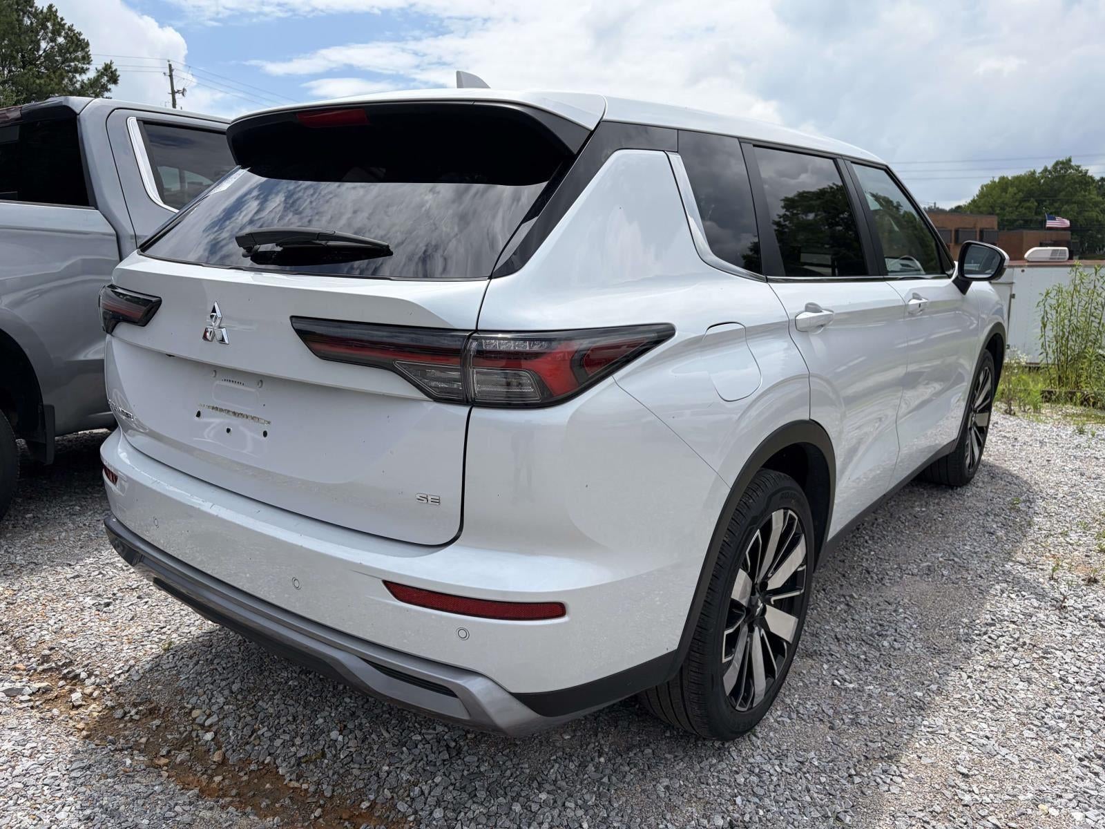 2025 Mitsubishi Outlander SE