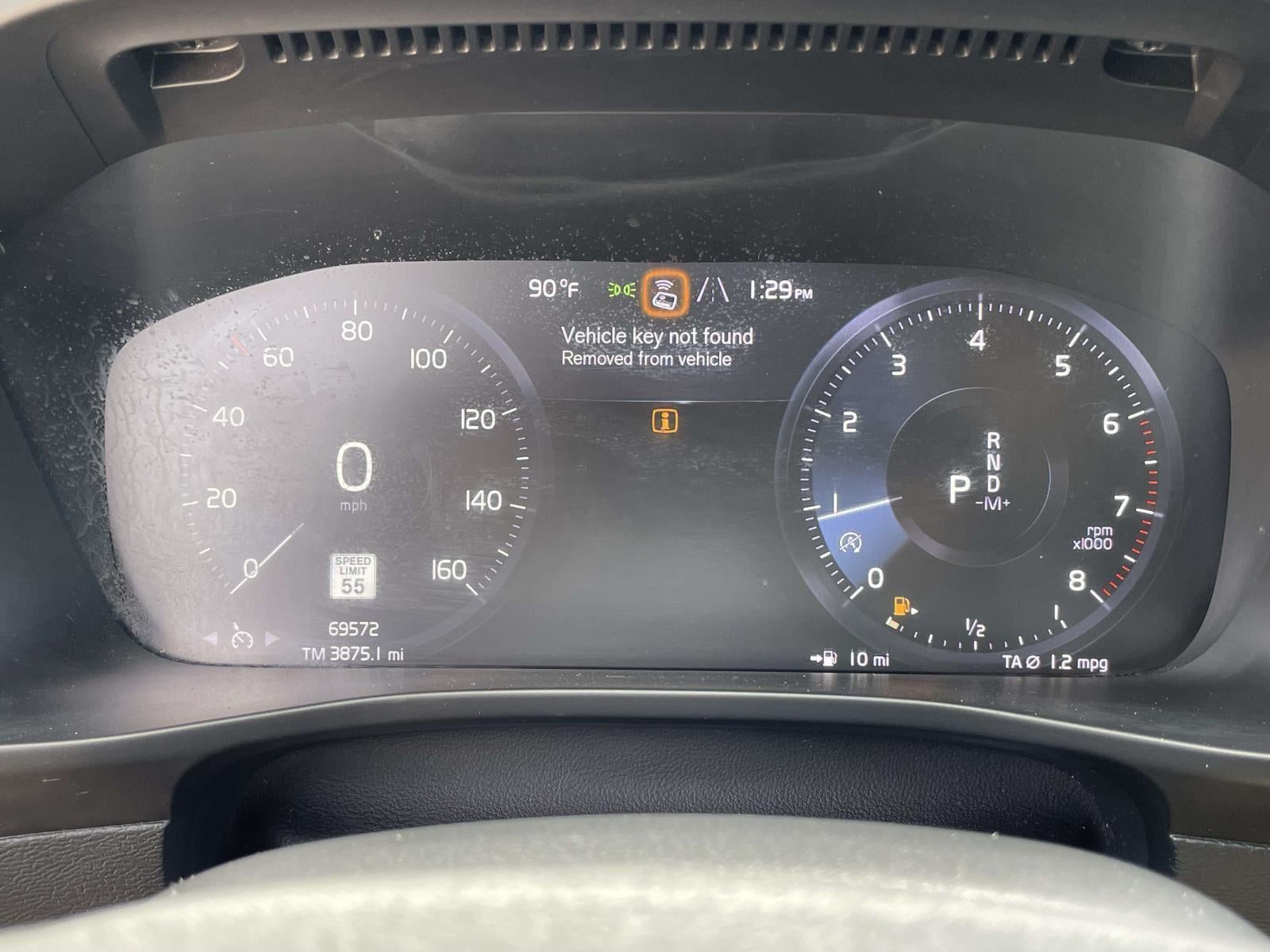 2022 Volvo XC40 Momentum