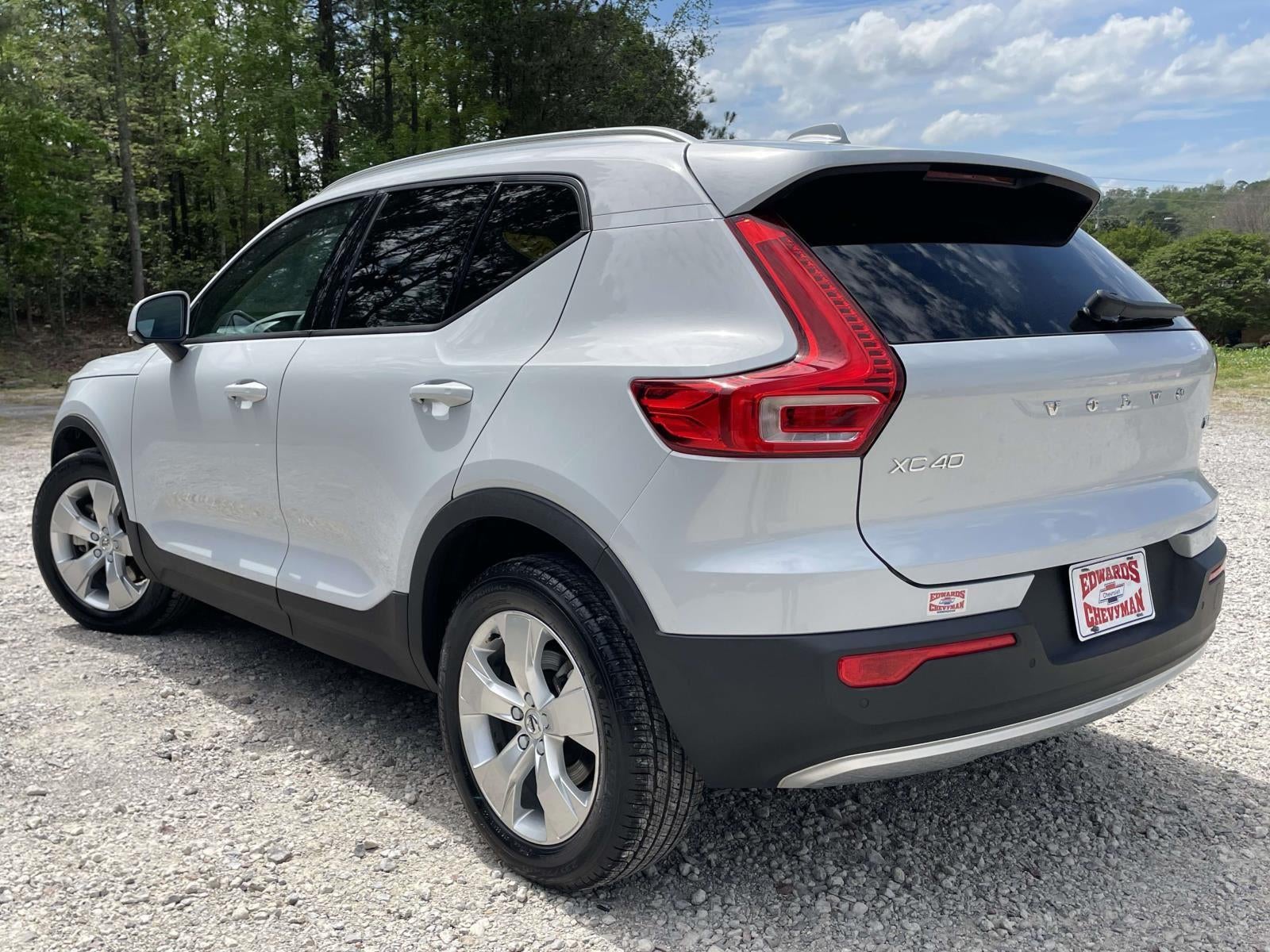 2022 Volvo XC40 Momentum