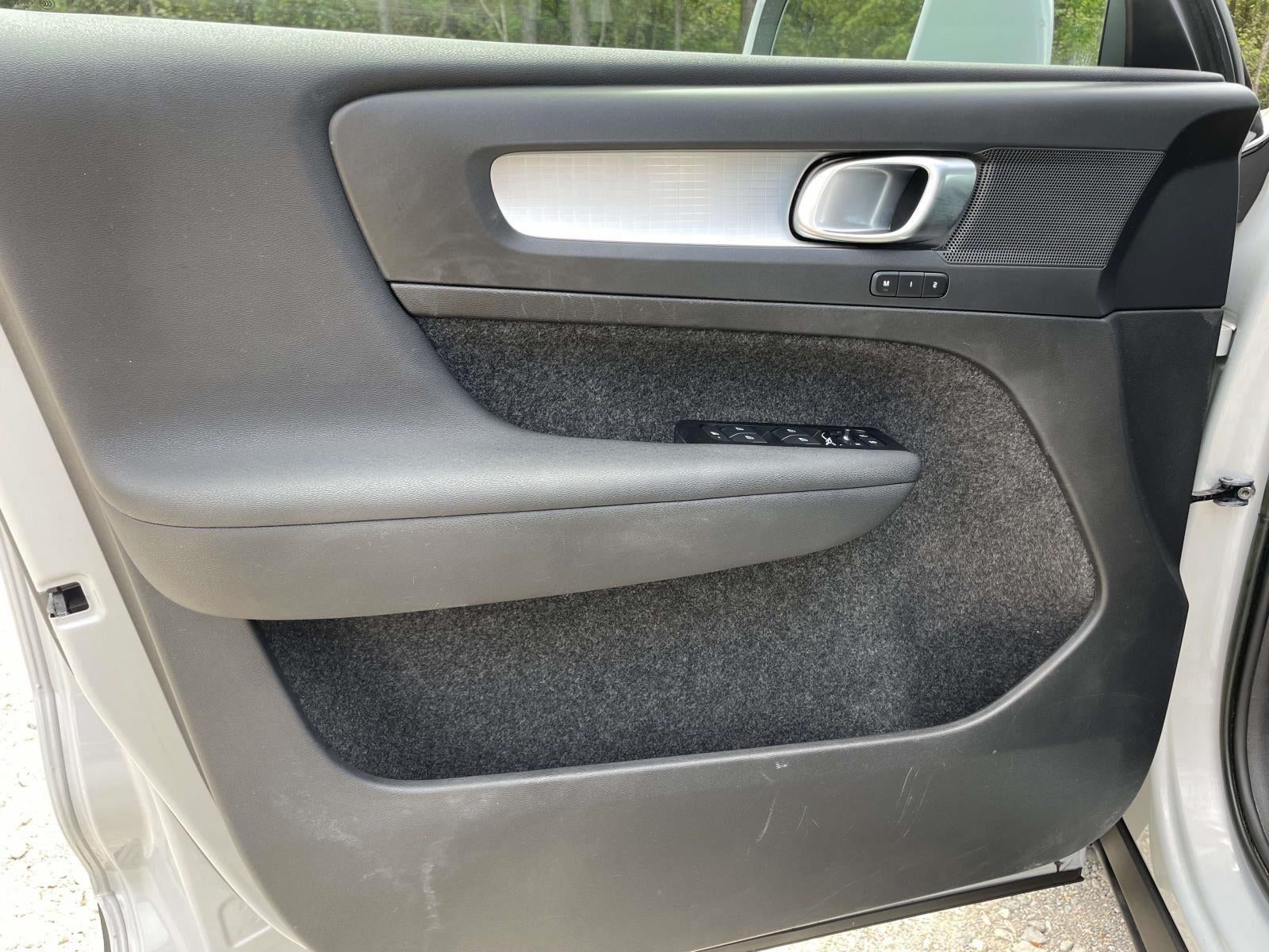 2022 Volvo XC40 Momentum