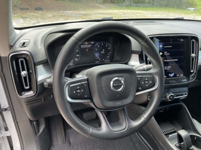 2022 Volvo XC40 Momentum