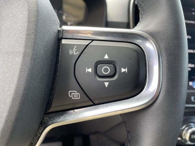 2022 Volvo XC40 Momentum