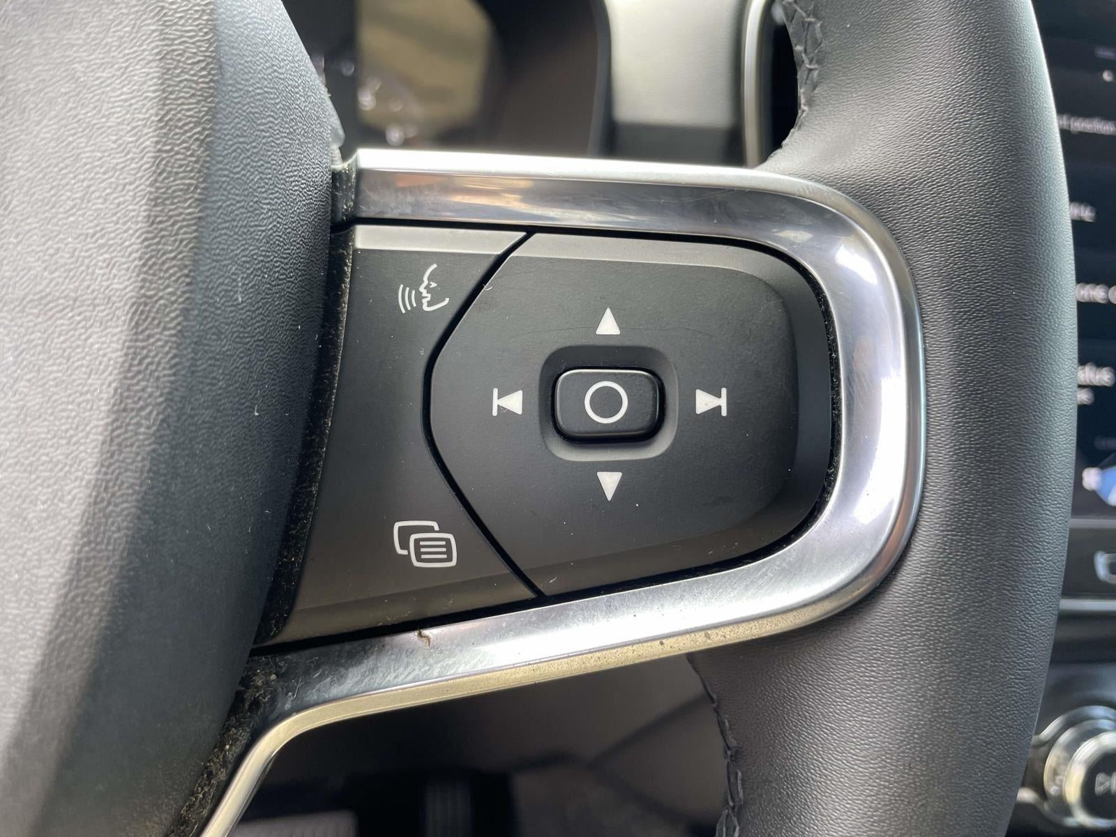 2022 Volvo XC40 Momentum