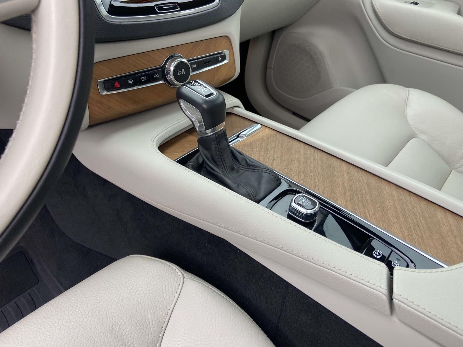 2022 Volvo XC90 Momentum